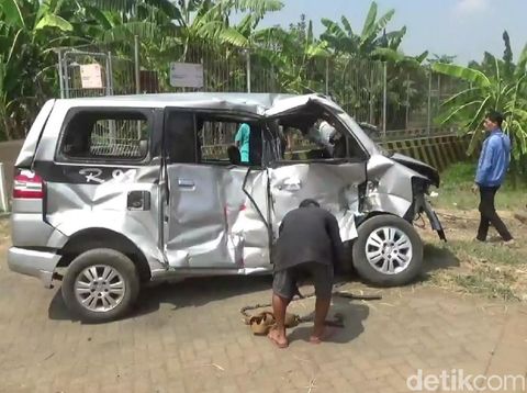 MPV yang tertabrak KA Logawa/