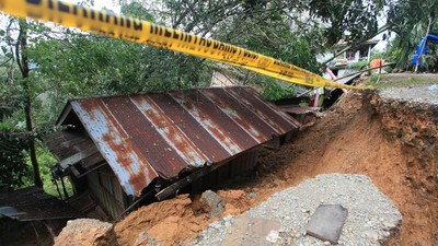 Empat Rumah Amblas Imbas Tanah Bergerak di Limapuluhkota Sumbar