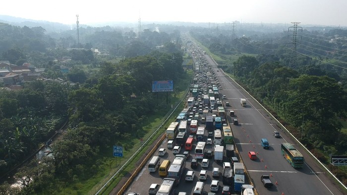 Arus lalin menuju Puncak, Bogor.