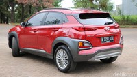Kona merupakan SUV kompak dengan komposisi dimensi panjang 4.165 mm, dan lebar 1.800 mm, tinggi total yang lebih rendah sekitar 1.525 mm.