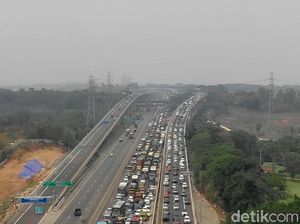 Japek Masih Macet, YLKI: Tol Layang Sia-sia!