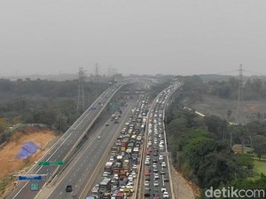 Tol Layang Jakarta-Cikampek Sempat Ditutup, Lalin Macet 9 Km