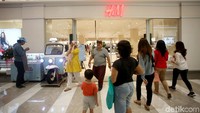 Pusat belanja sekaligus tempat hiburan ini diresmikan pada hari Jumat (20/12/2019). Sebagai mall destinasi, Transpark Mall Bintaro menyediakan semua kebutuhan gaya hidup mulai dari fashion, merchandise, lifestyle, gadget, home & living, supermarket groceries, fruit & fresh market, sport, kafe, restoran, bistro, hingga kuliner.
