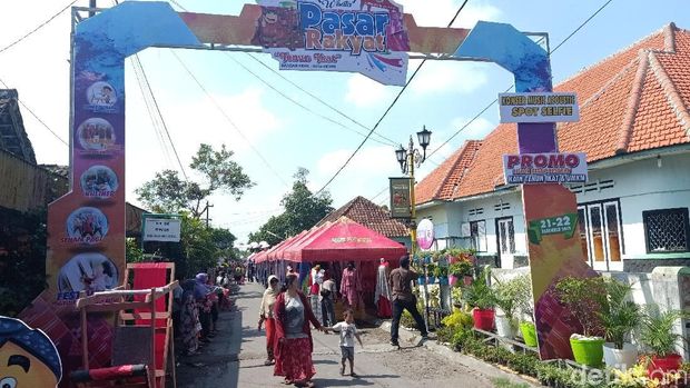 Kampung Tenun Ikat di Kediri/