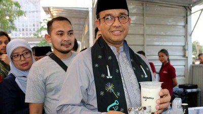 Momen Anies Jajan di Taman Kuliner Thamrin 10