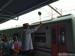 Menhub Cek Arus Libur Natal di Stasiun Senen