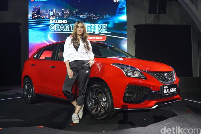 Jakarta, 20 Desember 2019 – Hari ini PT Suzuki Indomobil Sales (SIS) meluncurkan New Baleno,
yang merupakan Baleno generasi ke-6, di Aluca, SCBD, Jakarta. Hatchback andalan Suzuki ini tampil
semakin premium dengan desain eksterior dan interior yang modern. New Baleno hadir sebagai The
Complete Hatchback yang dapat melengkapi gaya hidup urban dan keluarga muda yang dinamis.