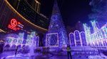 Kerlap-kerlip Pohon Natal Raksasa Hiasi Mal di Ibu Kota