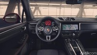 Setirnya sport multifungsi dengan pelek kemudi berbahan kulit halus dan dilengkapi dengan paddle shift. Untuk memanjakan telinga Porsche memasang sistem BOSE Surround Sound system dan baki smartphone baru yang bisa dicas dengan pengisian induktif. Foto: Porsche