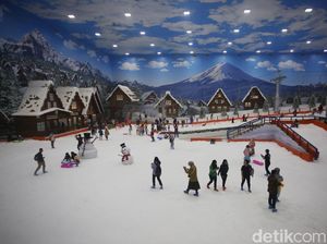 Wow! Ada Pesta Bakso di Arena Salju Trans Snow World Bekasi
