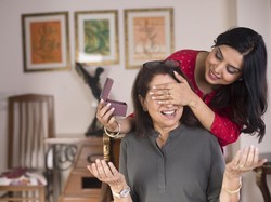 15 Pantun untuk Hari Ibu yang Manis dan Menyentuh Hati