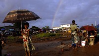 Penampakan pelangi di kawasan Liberia. Foto ini diabadikan pada tahun 2003 silam. Spencer Platt/Getty Images.