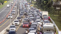 Memasuki libur Natal dan Tahun Baru 2020 wisatawan mulai memadati jalur Puncak Bogor. Polres Bogor memberlakukan rekayasa lalu lintas sistem buka tutup serta contraflow di Tol Jagorawi untuk mengurai kemacetan.