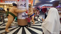Transpark Mall Bintaro dibangun dengan konsep Jepang. Hal itu dapat terlihat dari beragam ornamen budaya Jepang yang berada di sudut-sudut mal tersebut.