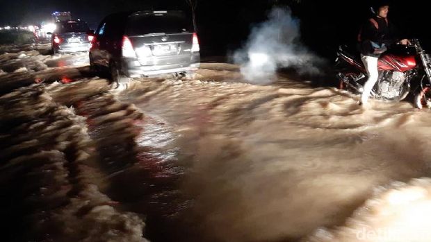 Diguyur Hujan, Jalan Tebing Tinggi-Pematang Siantar Banjir