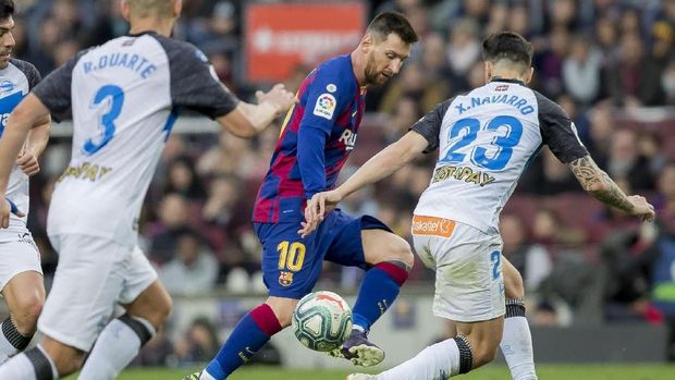 Lionel Messi mencetak satu gol ke gawang Alaves. (