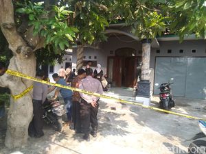 Guru SMP Jombang Tewas Dirampok, Perhiasan Berceceran di Depan Rumah