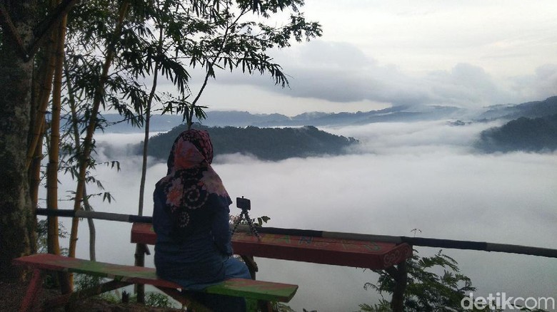 Puncak Bangku Ciamis Negeri Di Atas Awan Buat Libur Akhir Tahun