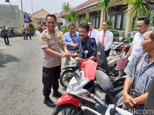 Suka Cita Motor Korban Curanmor dengan Ilmu Sirep Tanah Kuburan Dikembalikan