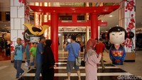 Transpark Mall Bintaro resmi dibuka pada Jumat (20/12) lalu. Warga pun antusias berkunjung ke mal tersebut bersama keluarga.