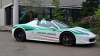 Ferrari 458 – Italia. Tidak hanya Lamborghini, Ferrari yang biasa di sirkuit pun turut ditugaskan polisi Italia mengejar penjahat. Ferrari 458 mempercayakan mesin V8 4.5 liter bertenaga 570hp. Foto: Istimewa