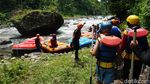 Rafting Seru di Pekalongan, Menaklukkan Sungai Sengkarang