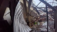 Laporan peristiwa menara roboh di Radio Dalam diterima Sudin Damkar Jaksel Sudin pukul 15.50 WIB. Sebanyak 12 personel Damkar Jaksel kemudian dikerahkan ke lokasi.
