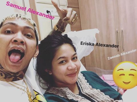 Istri Lahirkan Bayi Perempuan, Young Lex Masih Tutupi Wajah Sang Anak