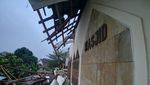 Atap Rusak, Begini Penampakan Masjid yang Tertimpa Menara Pemancar Roboh