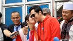 Wajah Bahagia Kriss Hatta Keluar dari Bui