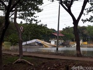Jembatan di Utan Kemayoran Ambruk