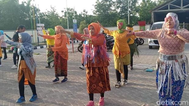 emak-emak senam sambut hari ibu