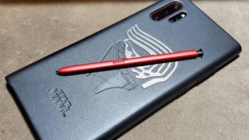 Senada dengan tema, S Pen-nya pun berwarna merah. Foto: ZDNet