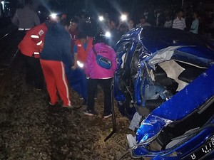 7 Nyawa Melayang Gegara Perlintasan Kereta Diterjang