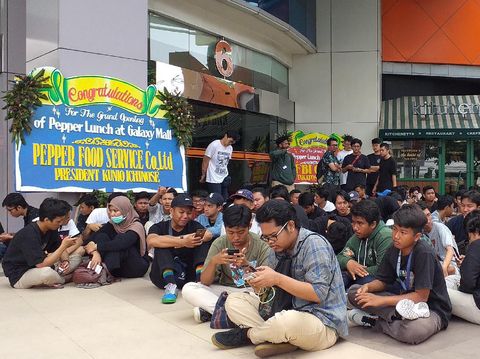 Demi Sneakers Compass, Pengunjung USS Downtown Market Antre Dari Pagi