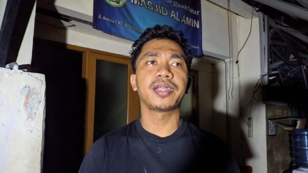 Saksi menara di Radio Dalam roboh, Visti Roman.