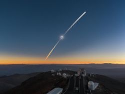 Foto Antariksa Terbaik 2019: Lubang Hitam, Planet Baru hingga Gerhana Matahari