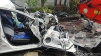 Kapolres Pasuruan AKBP Rofiq Rifto Himawan di lokasi, Minggu (22/12/2019) mengatakan, sedikitnya 7 orang tewas akibat insiden ini.