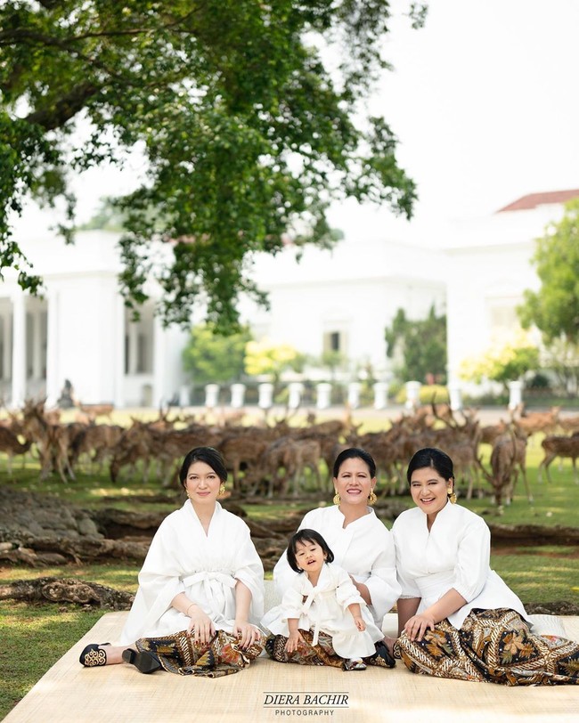 Ibumu, Ibumu, Ibumu, begitu keterangan foto Diera Bachir.  Foto: Fotografer @dierabachir (Instagram)