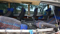 Sementara bus, mengalami kerusakan parah pada bagian belakang