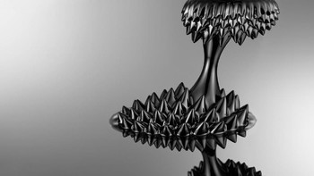 Foto ferrofliuds yang dipotret Aleks Labuda menjadi runner up di di kategori pecitraan mikro. Kamera: Nikon, 105mm; F36; 1/250-an; ISO100. Lensa: Lensa makro. Foto: Royal Society Publishing Photography Competition