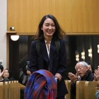 Aku sangat senang aku bisa memberikan hasil yang bagus kepada semua orang. Bahkan dengan dukungan sebanyak ini, seorang korban bisa menjadi gugup, khawatir. Bahkan hari ini, ada begitu banyak orang yang melawannya sendirian. Aku harap bisa menjadi lebih mudah untuk mereka merasa lebih tidak khawatir untuk maju ke depan, ungkapnya. Foto: Getty Images