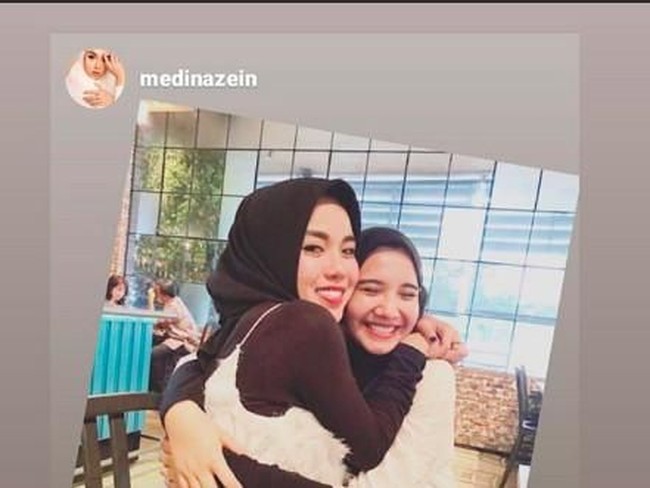 Jawaban Medina Zein soal Foto Pelukan dengan Zaskia Sungkar