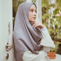 Lewat akun YouTube sahabatnya Gritte, Cerelia membeberkan kalau dirinya pernah menjadi pecandu alkohol sejak usia muda. Dan Cerelia bahkan pernah tidak bisa tidur tanpa minum alkohol sebelumnya. Foto: instagram @cereliaraissa