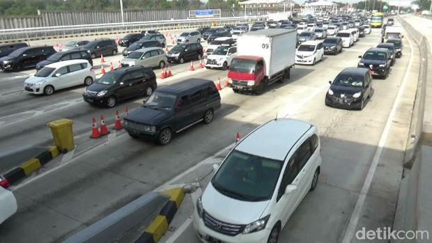 Gerbang Tol Cikatama Pagi Ini Terpantau Padat
