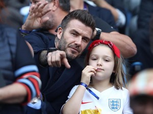 Baru Umur 8 Tahun, Harper Beckham Bisa Rancang Gaun Baptis Sendiri