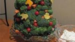 Nyam! Pohon Natal Ini Terbuat dari Makanan, Ada Petai hingga Donat