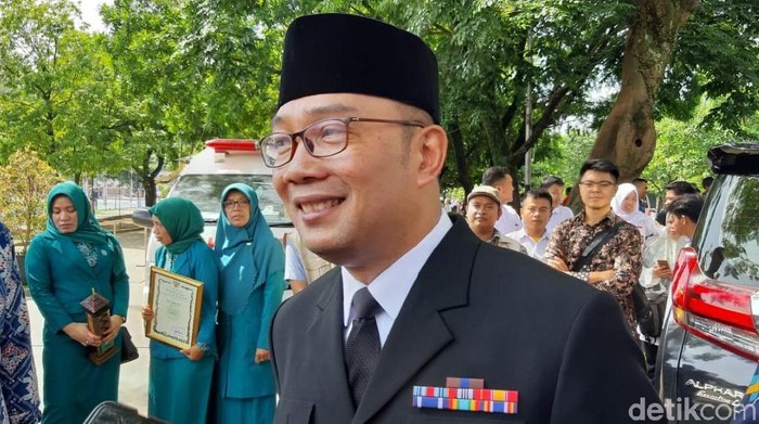 Ridwan Kamil saat hari Ibu