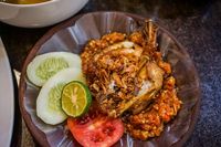  Resep Ayam Geprek Renyah  dengan Paduan Sambal Bawang 