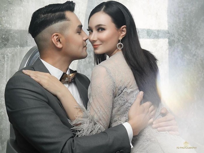 Asmirandah dan Jonas Rivanno